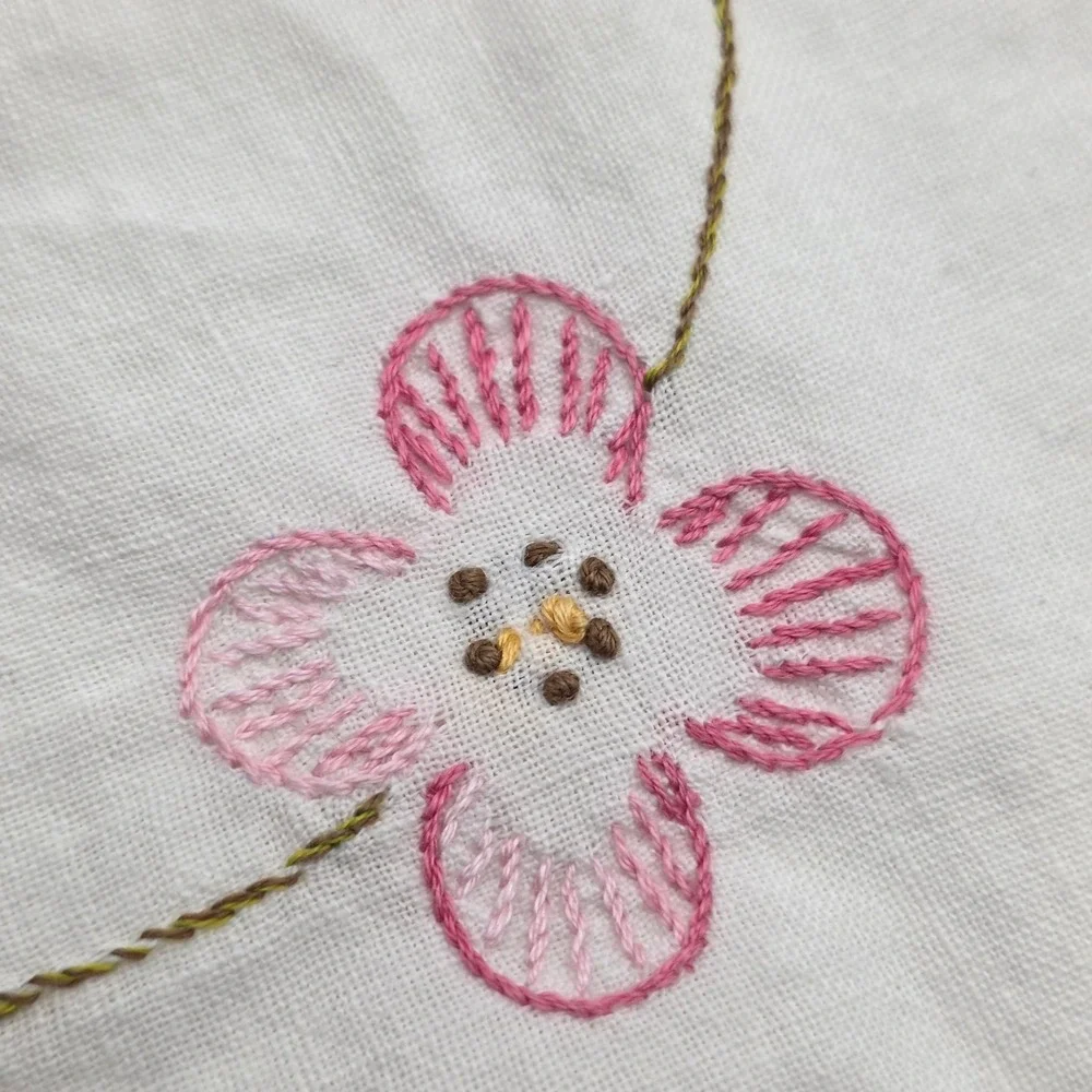 Cottagecore Dresser Scarf White Pink Floral Hand Embroidered‎ Vintage Runner
